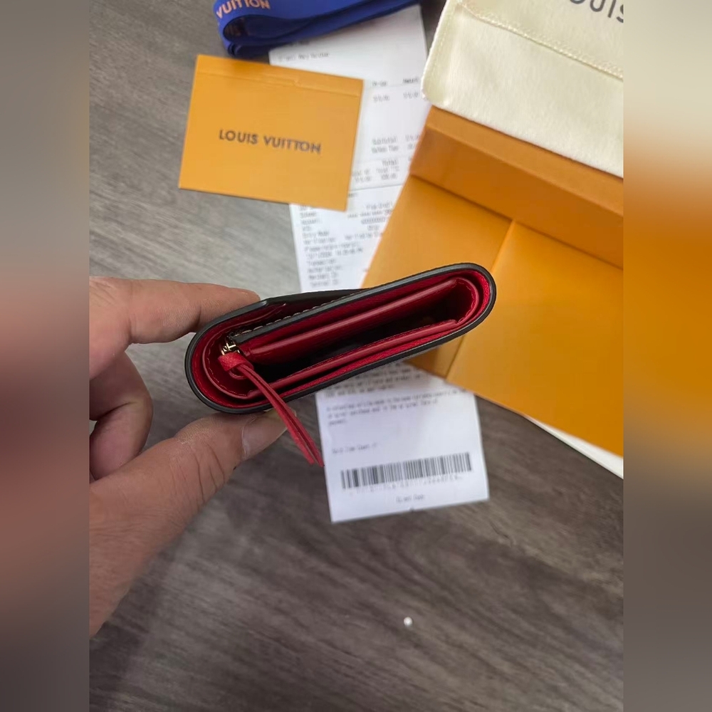 Louis Vuitton Victorine Wallet - Picture 6 of 11